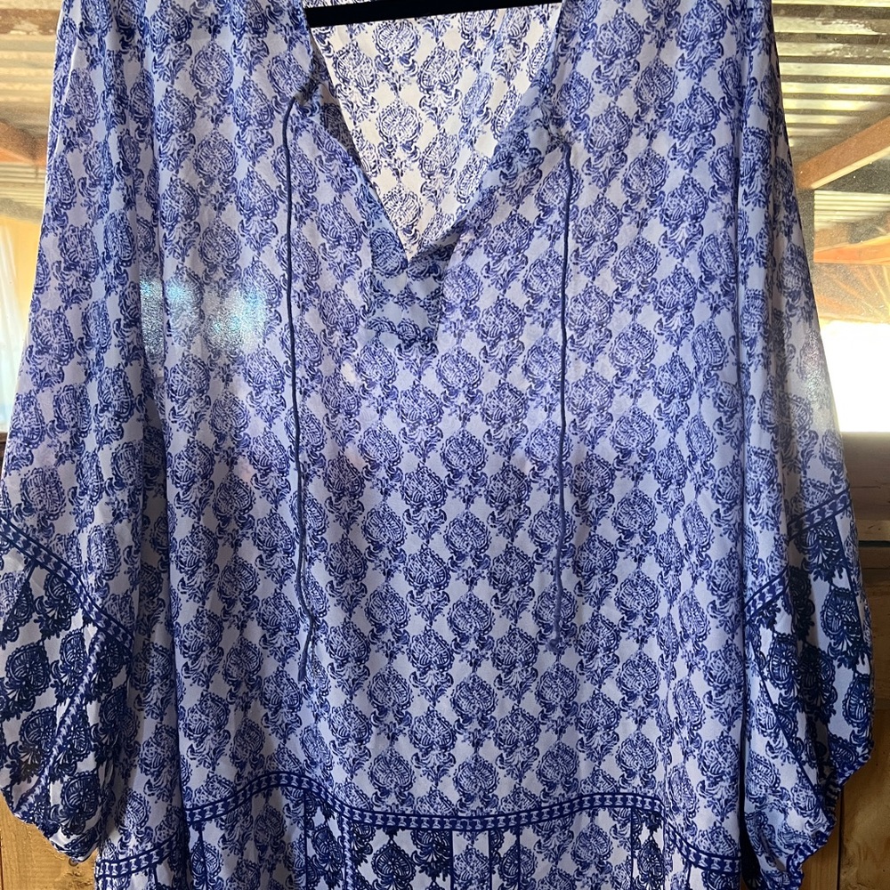 Violet & Claire Blue Relaxed Blouse with V-Neckline